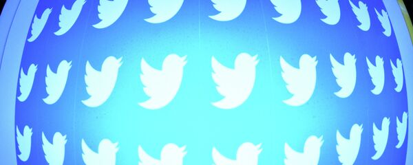 Страница сайта Twitter в окне браузера компьютера. Архивное фото Страница сайта Twitter в окне браузера компьютера. Архивное фото - Sputnik Азербайджан