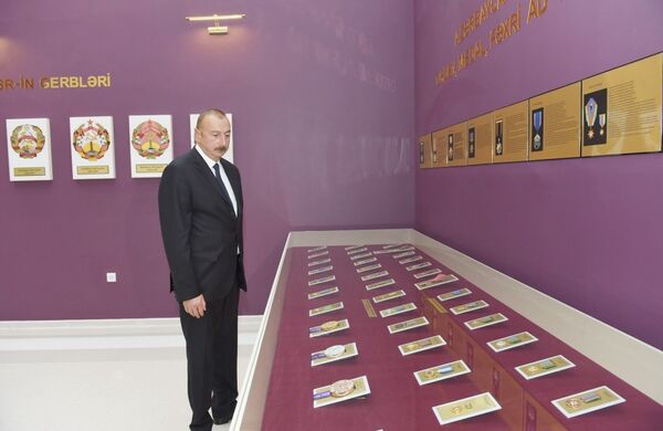 Президент Ильхам Алиев принял участие в открытии Музея флага в Билясуваре Президент Ильхам Алиев принял участие в открытии Музея флага в Билясуваре - Sputnik Азербайджан