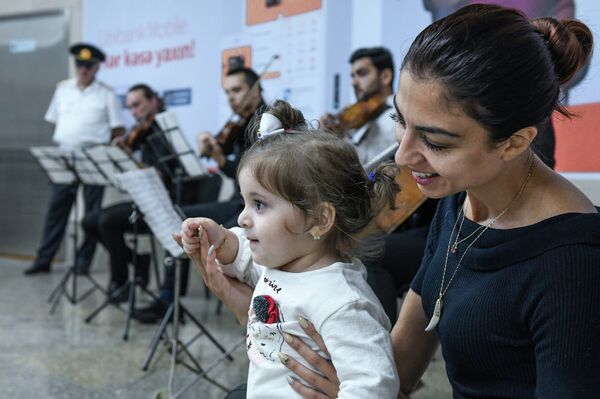 Концерт в бакинском метрополитене по случаю Дня национальной музыки - Sputnik Азербайджан