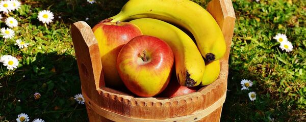Alma və banan, arxiv şəkli Alma və banan, arxiv şəkli - Sputnik Азербайджан