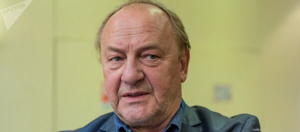 Польский писатель Януш Вишневский - Sputnik Азербайджан