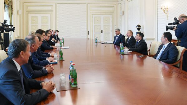 Президент Азербайджана Ильхам Алиев на встрече с делегацией во главе с вице-канцлером Австрийской Республики Хайнцем-Кристианом Штрахе - Sputnik Азербайджан