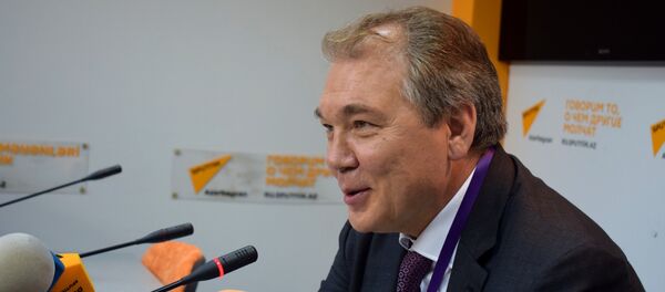 Глава комитета Государственной думы по делам СНГ, евразийской интеграции и связям с соотечественниками Леонид Калашников в Мультимедийном пресс-центре Sputnik Азербайджан Глава комитета Государственной думы по делам СНГ, евразийской интеграции и связям с соотечественниками Леонид Калашников в Мультимедийном пресс-центре Sputnik Азербайджан - Sputnik Азербайджан