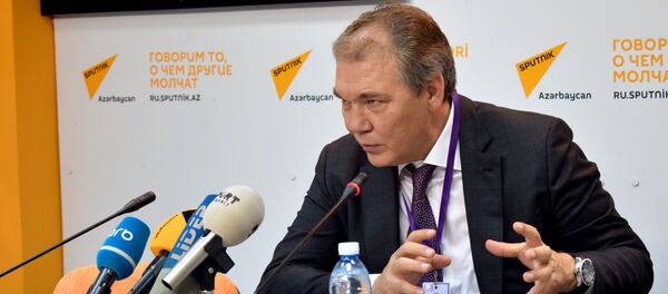 Глава комитета Государственной думы по делам СНГ, евразийской интеграции и связям с соотечественниками Леонид Калашников в Мультимедийном пресс-центре Sputnik Азербайджан Глава комитета Государственной думы по делам СНГ, евразийской интеграции и связям с соотечественниками Леонид Калашников в Мультимедийном пресс-центре Sputnik Азербайджан - Sputnik Азербайджан
