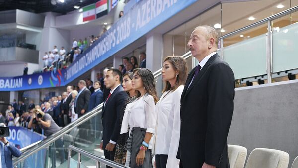 Президент Азербайджана Ильхам Алиев и члены его семьи на церемонии открытия чемпионата мира по дзюдо - Sputnik Азербайджан