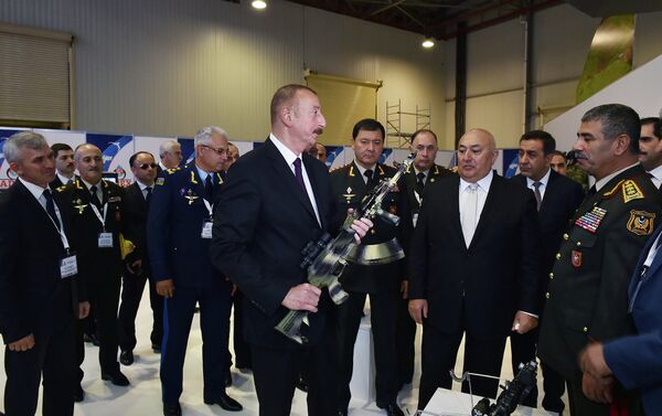 Prezident İlham Əliyev “ADEX-2018” üçüncü Azərbaycan Beynəlxalq müdafiə sərgisi ilə tanış olub - Sputnik Azərbaycan