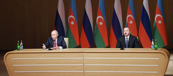 Президент Ильхам Алиев и президент России Владимир Путин на официальной церемонии открытия IX азербайджано-российского межрегионального форума в Баку Президент Ильхам Алиев и президент России Владимир Путин на официальной церемонии открытия IX азербайджано-российского межрегионального форума в Баку - Sputnik Азербайджан