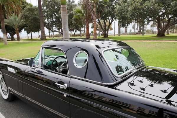Кабриолет Ford Thunderbird, принадлежавший Мэрилин Монро Кабриолет Ford Thunderbird, принадлежавший Мэрилин Монро - Sputnik Азербайджан