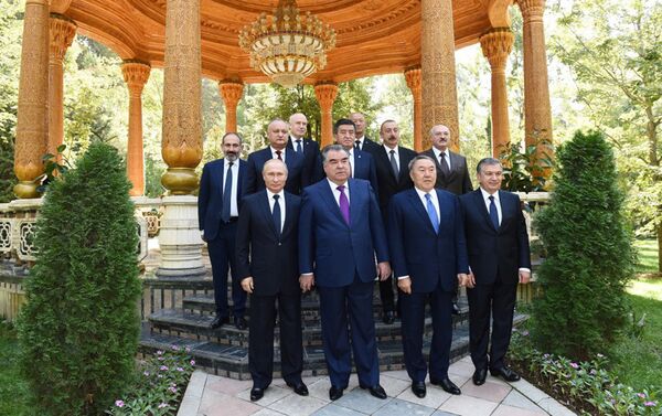 Президент Ильхам Алиев принял участие во встрече Совета глав государств СНГ в узком составе в Душанбе - Sputnik Азербайджан