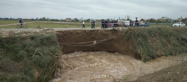 На участке Карабахского водоканала, проходящем через село Беджираван Бардинского района, произошла утечка На участке Карабахского водоканала, проходящем через село Беджираван Бардинского района, произошла утечка - Sputnik Азербайджан