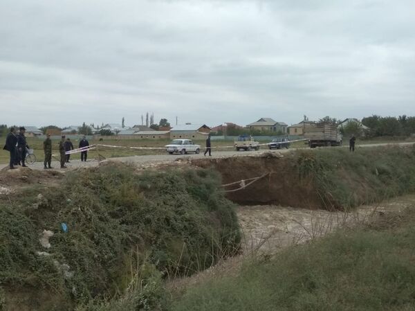 На участке Карабахского водоканала, проходящем через село  Беджираван Бардинского района, произошла утечка - Sputnik Азербайджан