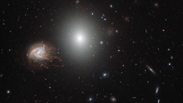 Спиральная галактика NGC 4858 - Sputnik Azərbaycan