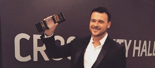 Народный артист Азербайджана Эмин Агаларов стал обладателем номинации премии MusicBox Лучший певец в России - Sputnik Азербайджан