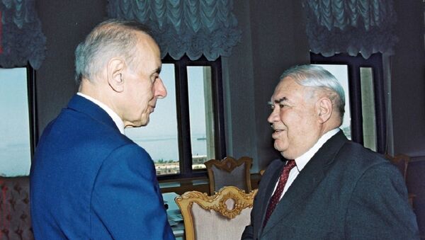Муртуз Алескеров и Гейдар Алиев, фото из архива - Sputnik Азербайджан