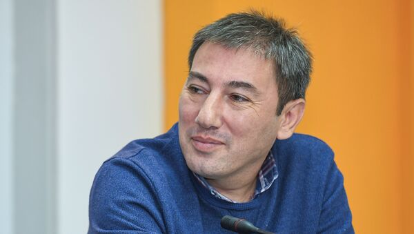 Модератор пресс-конференции Ильгар Велизаде - Sputnik Азербайджан