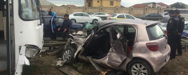 Авария с участием автобуса номер 160 Авария с участием автобуса номер 160 - Sputnik Азербайджан