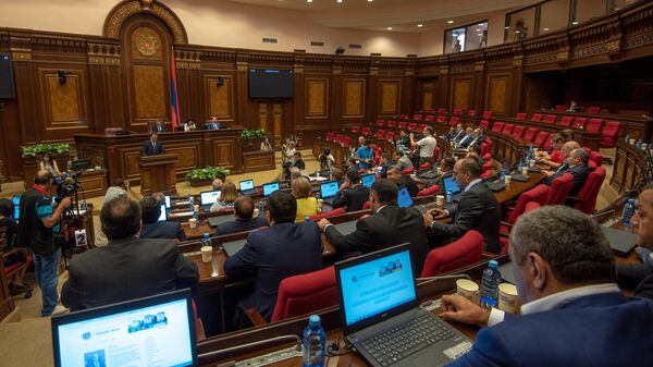 Внеочередное заседание Национального Собрания Армении (19 июня 2018). Еревaн - Sputnik Azərbaycan