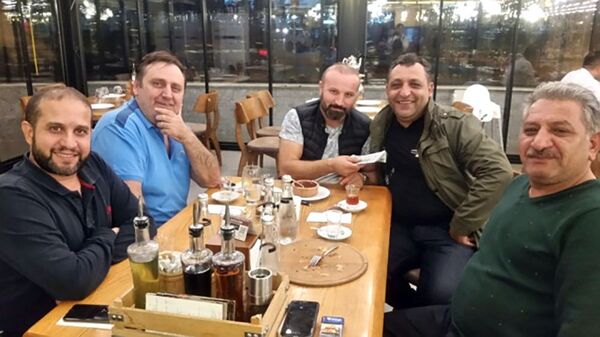 Турецкий таксист вернул деньги азербайджанскому бизнесмену Турецкий таксист вернул деньги азербайджанскому бизнесмену - Sputnik Азербайджан