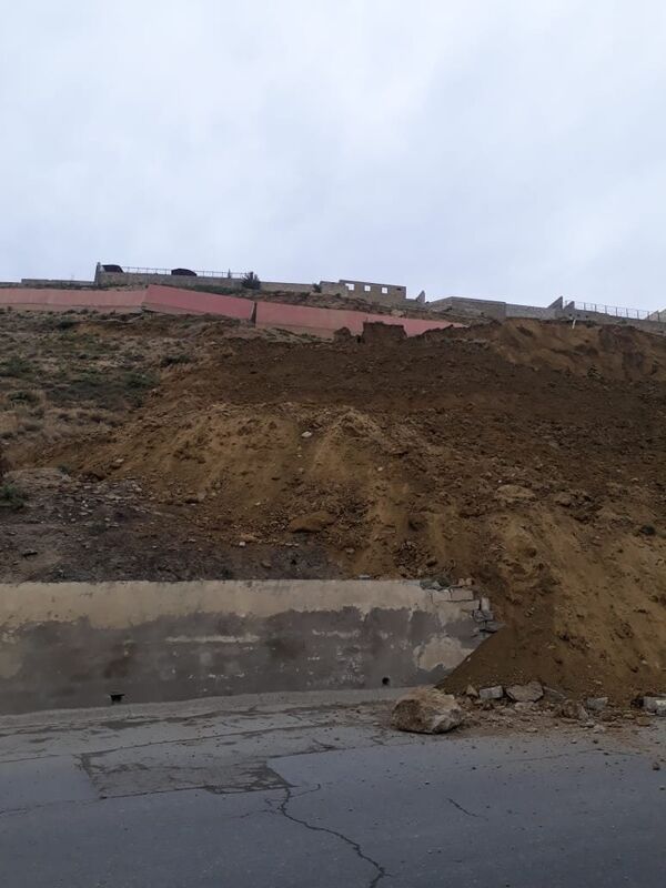 Оползень в поселке Бадамдар, 13 октября 2018 года Оползень в поселке Бадамдар, 13 октября 2018 года - Sputnik Азербайджан