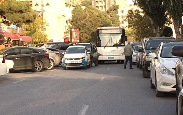 Незаконная парковка в Баку - Sputnik Азербайджан