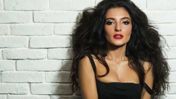 Азербайджанская певица Диляра Кязымова в образе итальянки - Sputnik Азербайджан