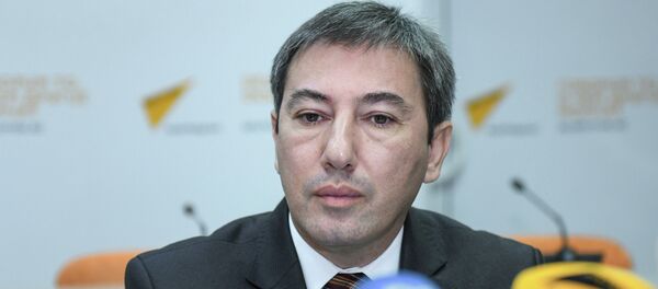 Модератор — политолог Ильгар Велизаде Модератор — политолог Ильгар Велизаде - Sputnik Азербайджан