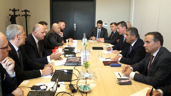 Министр обороны Азербайджана встретился с руководством холдинга Czechoslovak Group - Sputnik Азербайджан