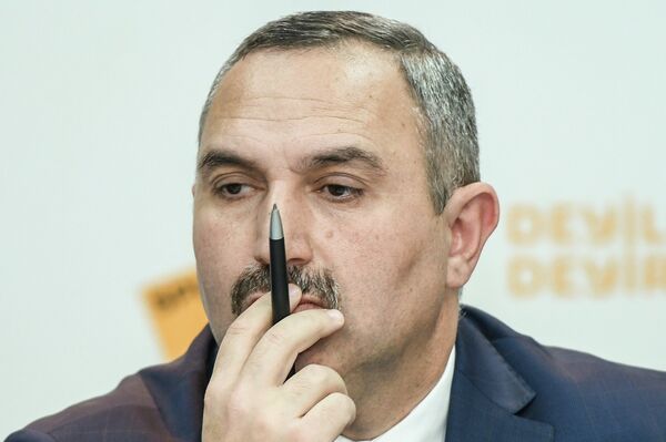 Председатель общественного объединения гуманитарной поддержки Хаят Азер Аллахверанов Председатель общественного объединения гуманитарной поддержки Хаят Азер Аллахверанов - Sputnik Азербайджан