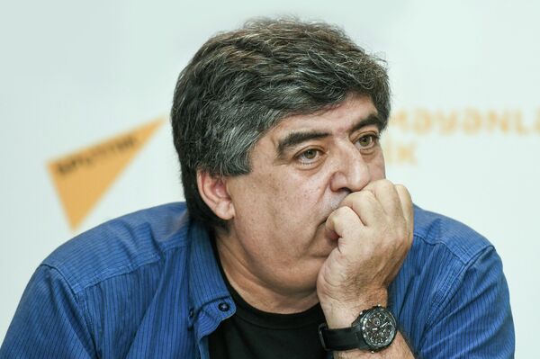 Глава НПО Помощь образованию водителей Фазиль Мамедов - Sputnik Азербайджан