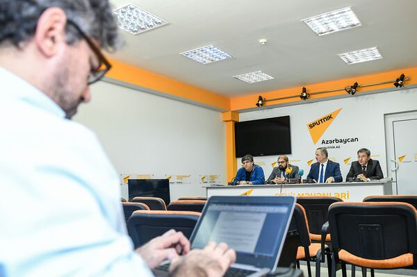 Пресс-конференция на тему Что изменится в общественном транспорте после выступления президента - Sputnik Азербайджан