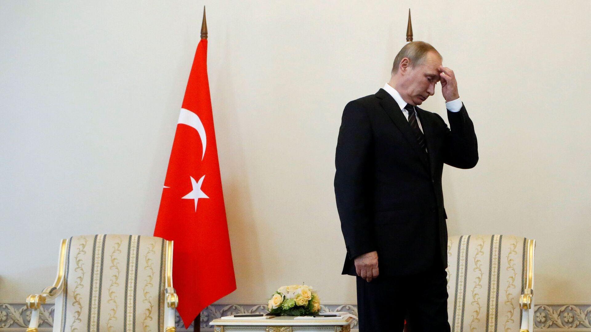 Президент России Владимир Путин на встрече с президентом Турции Реджепом Тайипом Эрдоганом в Санкт-Петербурге  - Sputnik Азербайджан, 1920, 19.12.2021