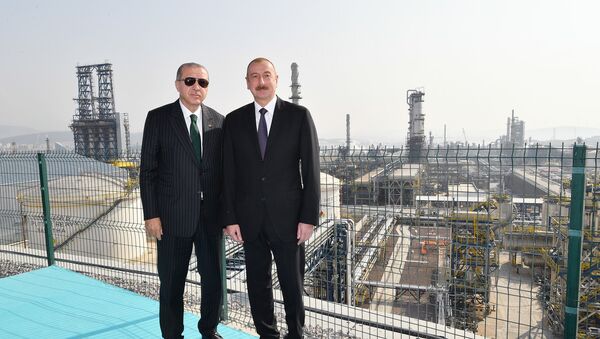 Ильхам Алиев и Реджеп Тайип Эрдоган на церемонии открытия нефтеперерабатывающего завода Star в Измире, Турция, 19 октября 2018 года - Sputnik Азербайджан