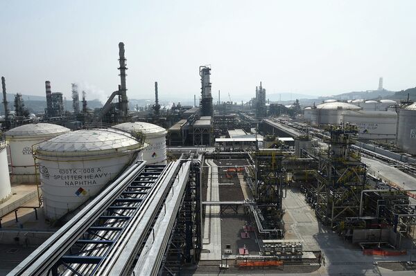 Нефтеперерабатывающий завод Star в Измире, Турция Нефтеперерабатывающий завод Star в Измире, Турция - Sputnik Азербайджан