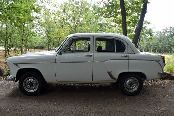 Несмотря на почтенный возраст автомобиль и сейчас в рабочем состоянии Несмотря на почтенный возраст автомобиль и сейчас в рабочем состоянии - Sputnik Азербайджан
