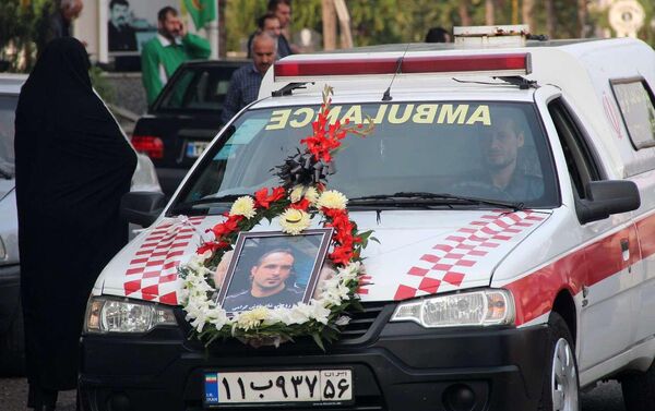 Похороны скончавшихся в результате отравления иранском сухогрузе Назмехр. Город Энзели, Иран, 22 октября 2018 года - Sputnik Азербайджан