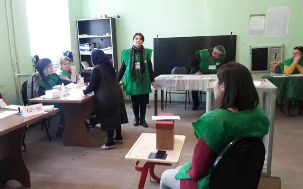 Избирательный пункт в Марнеульском районе - Sputnik Азербайджан