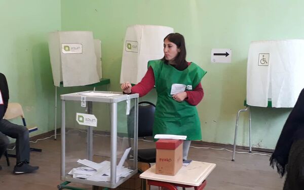 Избирательный пункт в Марнеульском районе - Sputnik Азербайджан