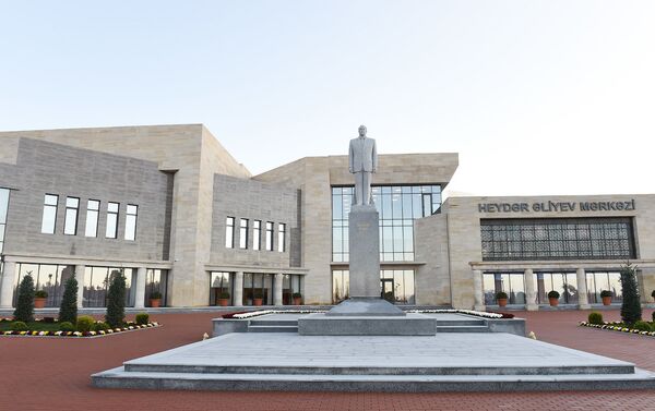 Президент Алиев и первая леди открыли ряд объектов в Шеки Президент Алиев и первая леди открыли ряд объектов в Шеки - Sputnik Азербайджан