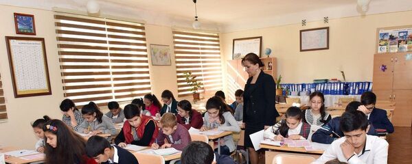 Учебный процесс в одной из бакинских школ Учебный процесс в одной из бакинских школ - Sputnik Азербайджан