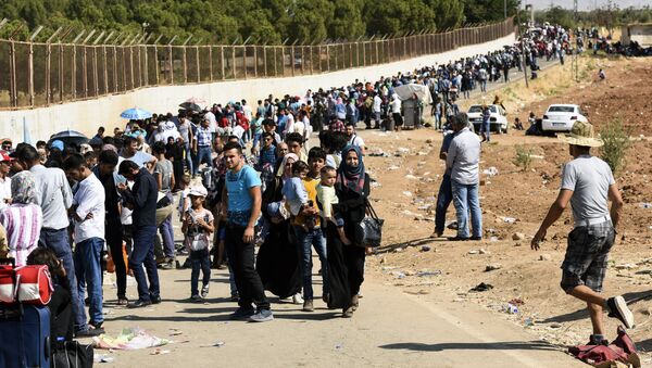 Сирийские беженцы на границе с Турцией, фото из архива - Sputnik Азербайджан