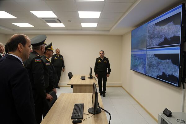 Закир Гасанов и руководство министерства ознакомились с деятельностью Центра Управления Спутниковой Связью, переданного в использование Азербайджанской Армии Закир Гасанов и руководство министерства ознакомились с деятельностью Центра Управления Спутниковой Связью, переданного в использование Азербайджанской Армии - Sputnik Азербайджан
