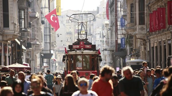 Одна из самых популярных улиц в Стамбуле под названием Истикляль - Sputnik Azərbaycan
