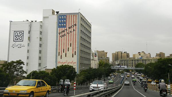 Здание с антиамериканским лозунгом в США, фото из архива - Sputnik Азербайджан