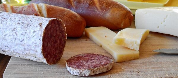 Мясо и молочные продукты, фото из архива - Sputnik Азербайджан