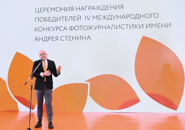 Открытие выставки победителей IV международного конкурса имени А. Стенина - Sputnik Азербайджан