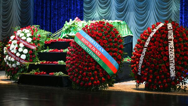 В Баку проходит церемония прощания с народной артисткой Амалией Панаховой - Sputnik Azərbaycan
