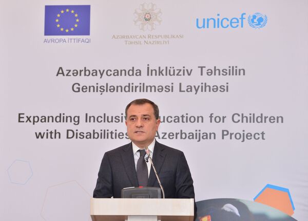 Выступление министра образования Джейхуна Байрамова Выступление министра образования Джейхуна Байрамова - Sputnik Азербайджан
