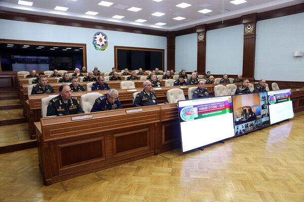 Совещание с руководящим составом в связи с проведением командно-штабных военных игр - Sputnik Азербайджан