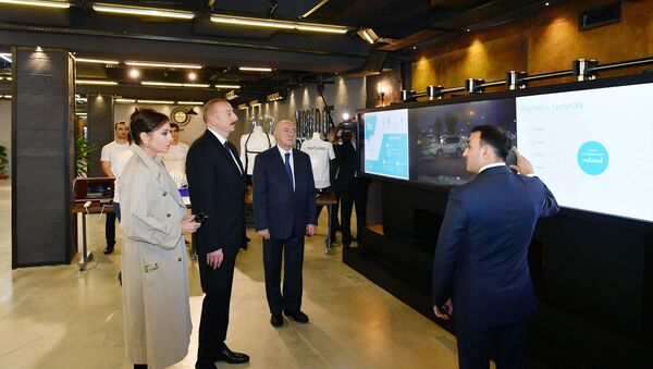 Prezident İlham Əliyev Elektron Hökumətin İnkişafı Mərkəzinin inzibati binasının açılışında - Sputnik Azərbaycan