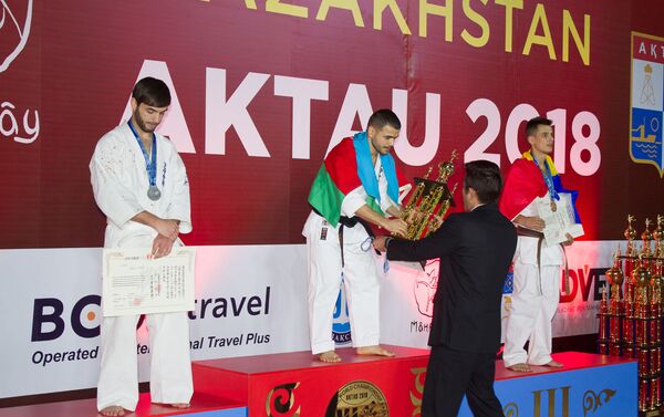Azərbaycanlı karateçilər Qazaxıstanda keçirilən beynəlxalq yarışın qalibi olublar - Sputnik Azərbaycan